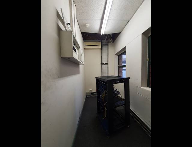 514M² OFFICE TO LET IN HALFWAY HOUSE